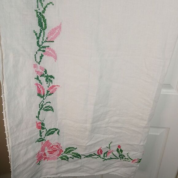 Vintage Pink Rose Embroidered Chabby Chic Square Table Cloth 48 X 48 - Picture 7 of 9